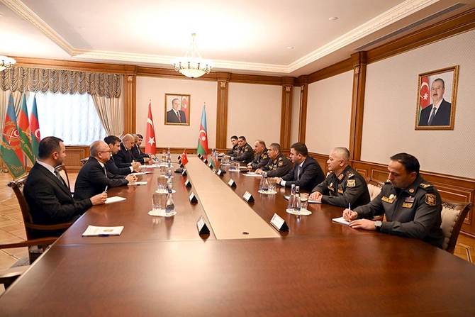 Zakir Həsənov Selçuk Bayraktarla görüşdü — FOTO Zakir Həsənov Selçuk Bayraktarla görüşdü — FOTO