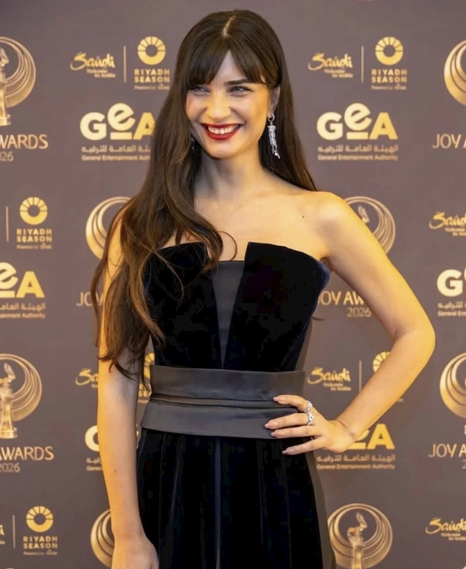 Bəzi xatirələrlə vidalaşmağın vaxtı gəlmişdi — Tuba Büyüküstün (FOTO)