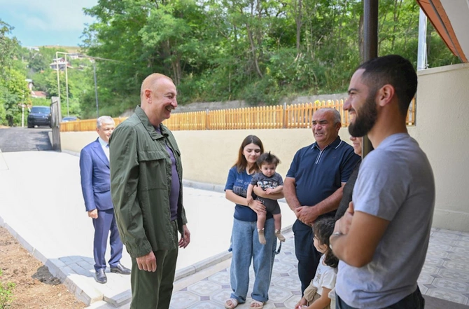 Prezident Şuşanın Kiçik Qaladərəsi kəndində sakinlərlə görüşüb — FOTOLAR