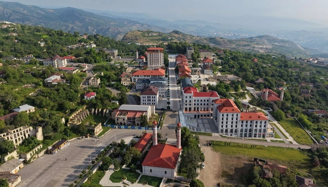 Şuşanın Qarabağ küçəsində dövlət-özəl tərəfdaşlığı çərçivəsində həyata keçirilmiş işlərlə tanışlıq — FOTOLAR Şuşanın Qarabağ küçəsində dövlət-özəl tərəfdaşlığı çərçivəsində həyata keçirilmiş işlərlə tanışlıq — FOTOLAR