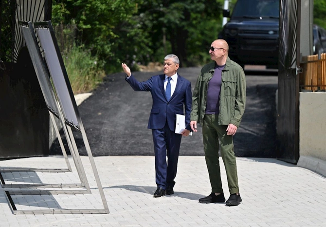 Prezident Şuşanın Kiçik Qaladərəsi kəndində sakinlərlə görüşüb — FOTOLAR