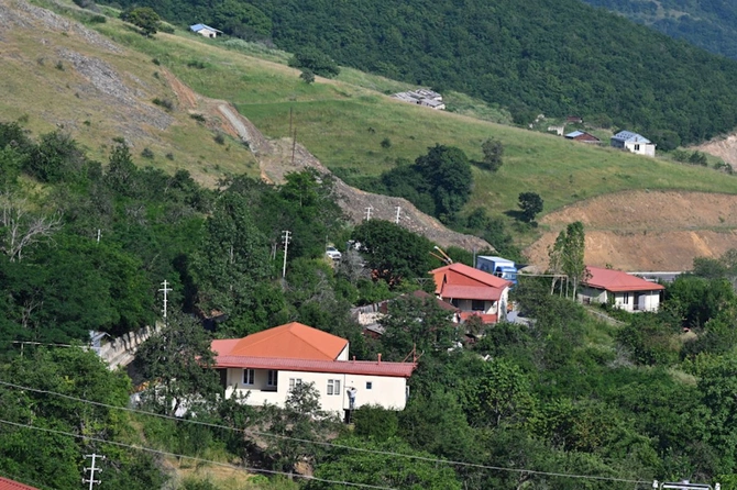 Prezident Şuşanın Kiçik Qaladərəsi kəndində sakinlərlə görüşüb — FOTOLAR
