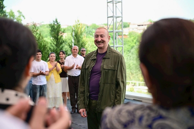 Prezident Xocavəndin Quzeyxırman kəndində olub — FOTOLAR Prezident Xocavəndin Quzeyxırman kəndində olub — FOTOLAR