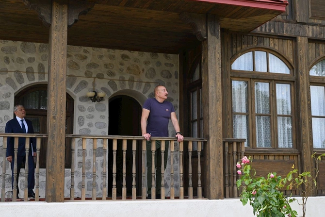 Prezident “Yasəmən” hotelinin yeni korpusları ilə tanış olub — FOTOLAR