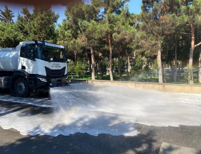 Bu gün Bakının 544 küçəsi yuyulub — FOTOLAR