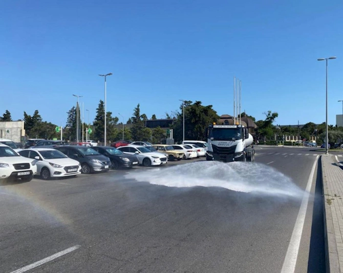 Bu gün Bakının 544 küçəsi yuyulub — FOTOLAR