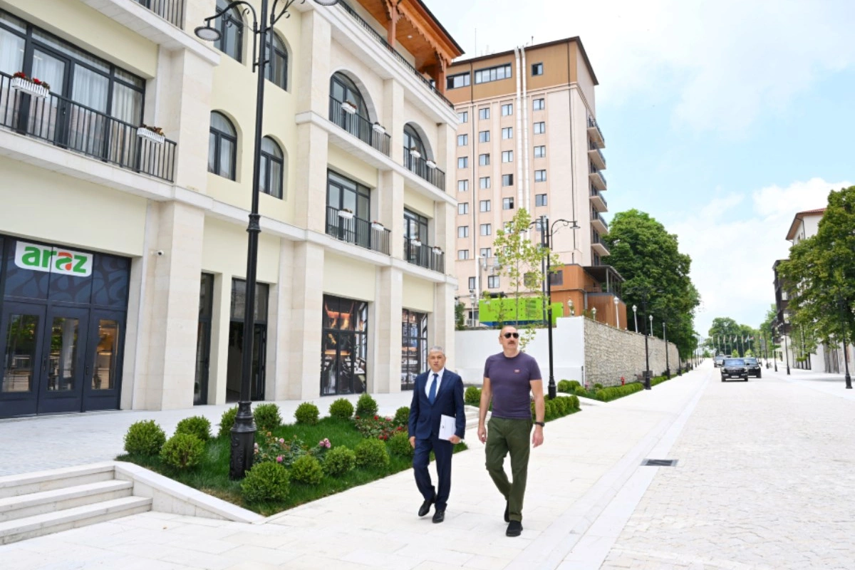 Şuşanın Qarabağ küçəsində dövlət-özəl tərəfdaşlığı çərçivəsində həyata keçirilmiş işlərlə tanışlıq — FOTOLAR