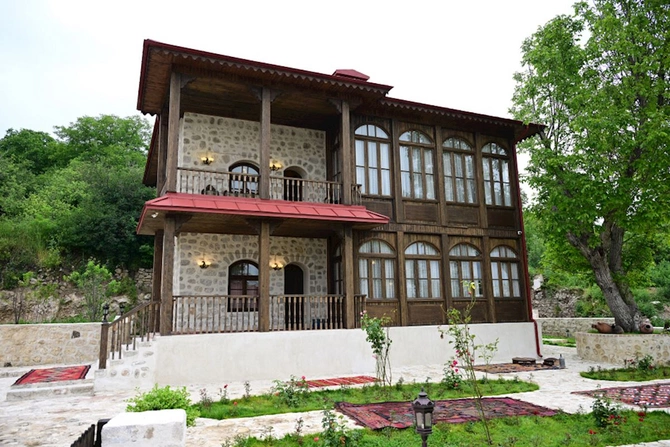 Prezident “Yasəmən” hotelinin yeni korpusları ilə tanış olub — FOTOLAR