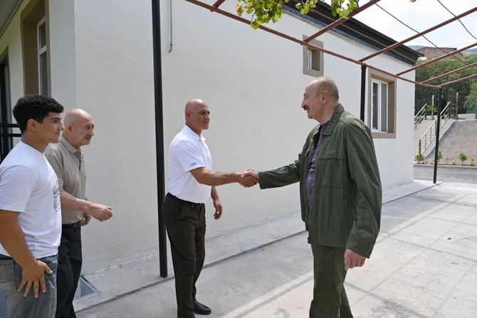 Prezident Xocavəndin Quzeyxırman kəndində olub — FOTOLAR Prezident Xocavəndin Quzeyxırman kəndində olub — FOTOLAR
