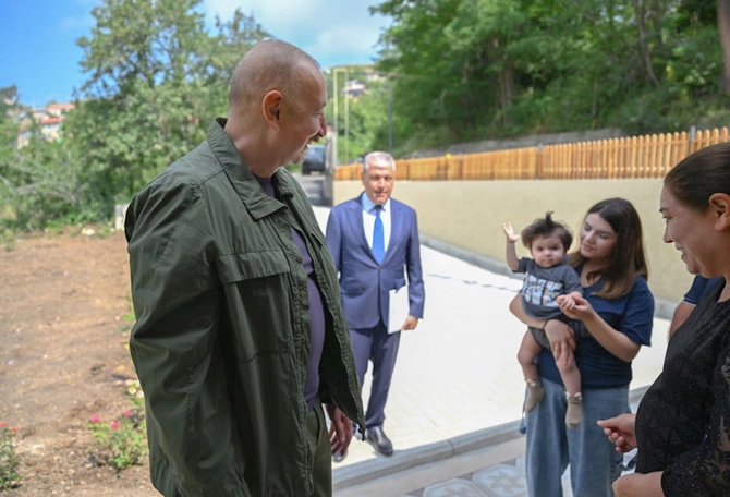 Prezident Şuşanın Kiçik Qaladərəsi kəndində sakinlərlə görüşüb — FOTOLAR