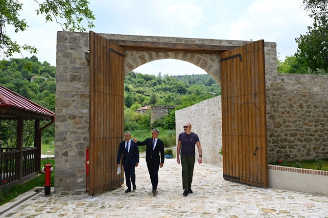 Prezident “Yasəmən” hotelinin yeni korpusları ilə tanış olub — FOTOLAR