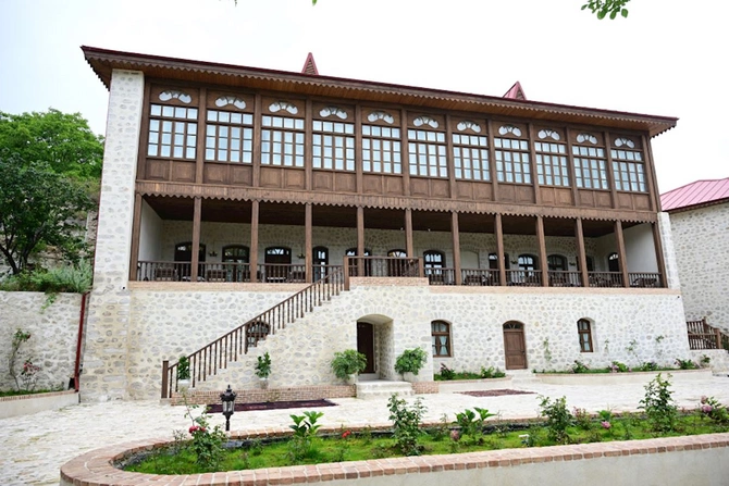 Prezident “Yasəmən” hotelinin yeni korpusları ilə tanış olub — FOTOLAR