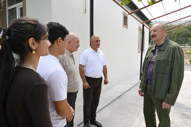 Prezident Xocavəndin Quzeyxırman kəndində olub — FOTOLAR Prezident Xocavəndin Quzeyxırman kəndində olub — FOTOLAR