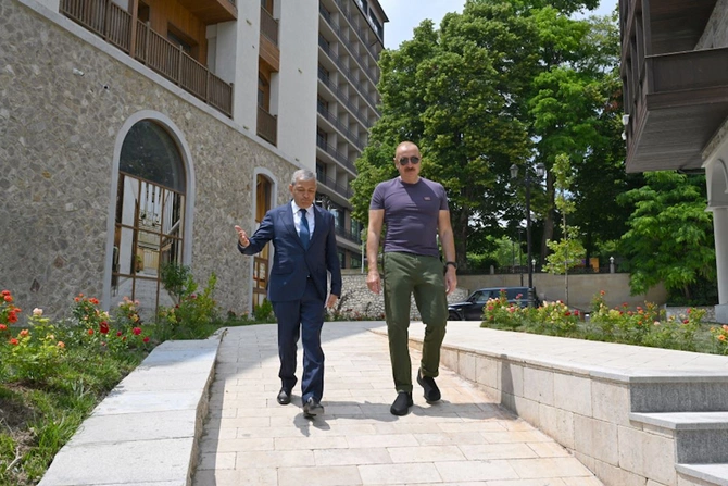 Şuşanın Qarabağ küçəsində dövlət-özəl tərəfdaşlığı çərçivəsində həyata keçirilmiş işlərlə tanışlıq — FOTOLAR Şuşanın Qarabağ küçəsində dövlət-özəl tərəfdaşlığı çərçivəsində həyata keçirilmiş işlərlə tanışlıq — FOTOLAR