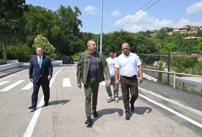 Prezident Xocavəndin Quzeyxırman kəndində olub — FOTOLAR Prezident Xocavəndin Quzeyxırman kəndində olub — FOTOLAR
