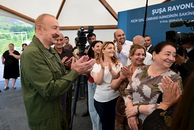 Prezident Şuşanın Kiçik Qaladərəsi kəndində sakinlərlə görüşüb — FOTOLAR