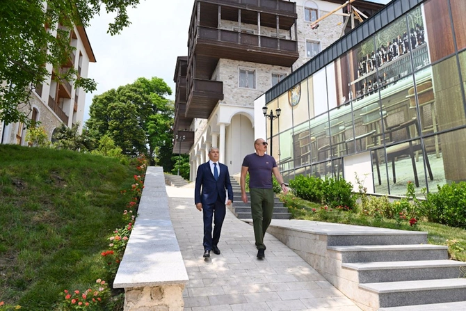Şuşanın Qarabağ küçəsində dövlət-özəl tərəfdaşlığı çərçivəsində həyata keçirilmiş işlərlə tanışlıq — FOTOLAR Şuşanın Qarabağ küçəsində dövlət-özəl tərəfdaşlığı çərçivəsində həyata keçirilmiş işlərlə tanışlıq — FOTOLAR