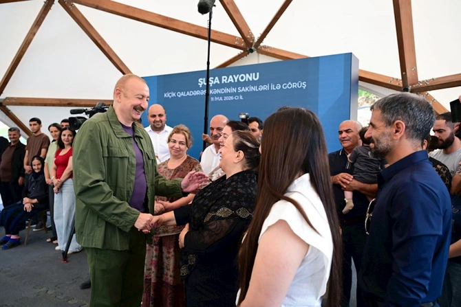 Prezident Şuşanın Kiçik Qaladərəsi kəndində sakinlərlə görüşüb — FOTOLAR