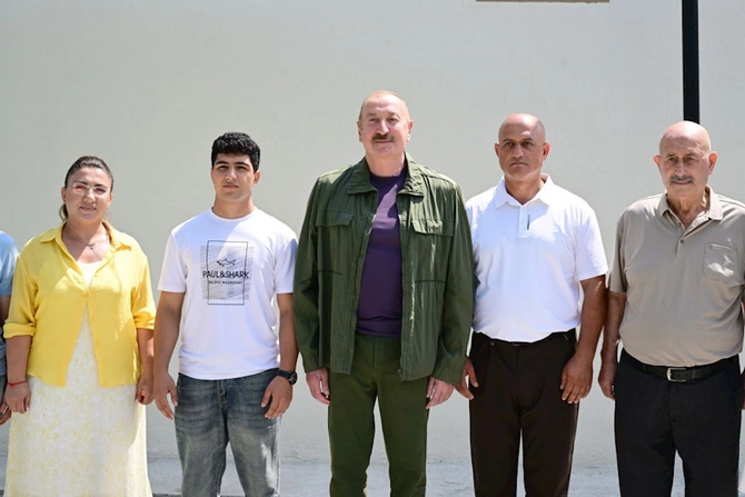 Prezident Xocavəndin Quzeyxırman kəndində olub — FOTOLAR Prezident Xocavəndin Quzeyxırman kəndində olub — FOTOLAR
