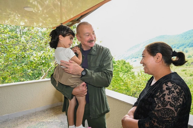 Prezident Şuşanın Kiçik Qaladərəsi kəndində sakinlərlə görüşüb — FOTOLAR