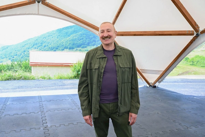 Prezident Şuşanın Kiçik Qaladərəsi kəndində sakinlərlə görüşüb — FOTOLAR