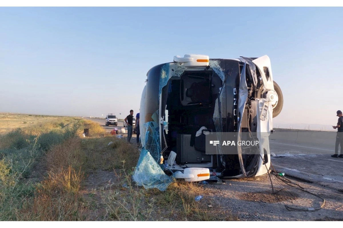 Hacıqabulda sərnişin avtobusu aşdı — 30-dan çox yaralı var
