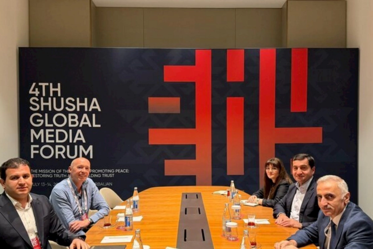 Hikmət Hacıyev Şuşa Qlobal Media Forumunda beynəlxalq ekspertlərlə görüşdü — FOTO