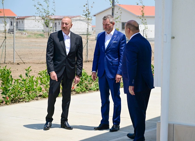 Azərbaycan və Slovakiya prezidentləri Ağdamın Baş Qərvənd kəndində görülən işlərlə tanış olublar — FOTOLAR Azərbaycan və Slovakiya prezidentləri Ağdamın Baş Qərvənd kəndində görülən işlərlə tanış olublar — FOTOLAR