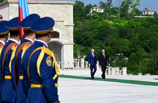 İlham Əliyev həmkarını Şuşada qarşıladı — FOTOLAR