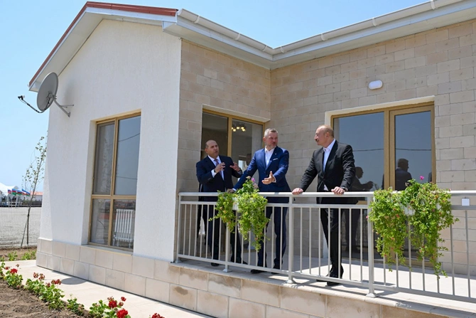 Azərbaycan və Slovakiya prezidentləri Ağdamın Baş Qərvənd kəndində görülən işlərlə tanış olublar — FOTOLAR Azərbaycan və Slovakiya prezidentləri Ağdamın Baş Qərvənd kəndində görülən işlərlə tanış olublar — FOTOLAR