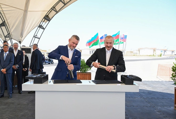 Azərbaycan və Slovakiya prezidentləri Ağdamın Baş Qərvənd kəndində görülən işlərlə tanış olublar — FOTOLAR Azərbaycan və Slovakiya prezidentləri Ağdamın Baş Qərvənd kəndində görülən işlərlə tanış olublar — FOTOLAR