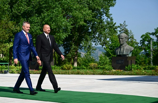 İlham Əliyev həmkarını Şuşada qarşıladı — FOTOLAR