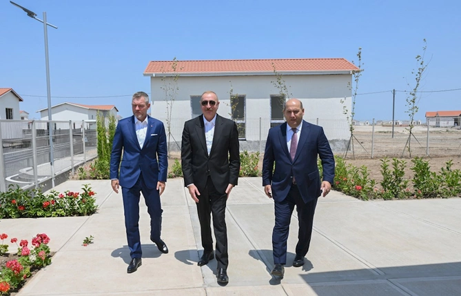 Azərbaycan və Slovakiya prezidentləri Ağdamın Baş Qərvənd kəndində görülən işlərlə tanış olublar — FOTOLAR Azərbaycan və Slovakiya prezidentləri Ağdamın Baş Qərvənd kəndində görülən işlərlə tanış olublar — FOTOLAR