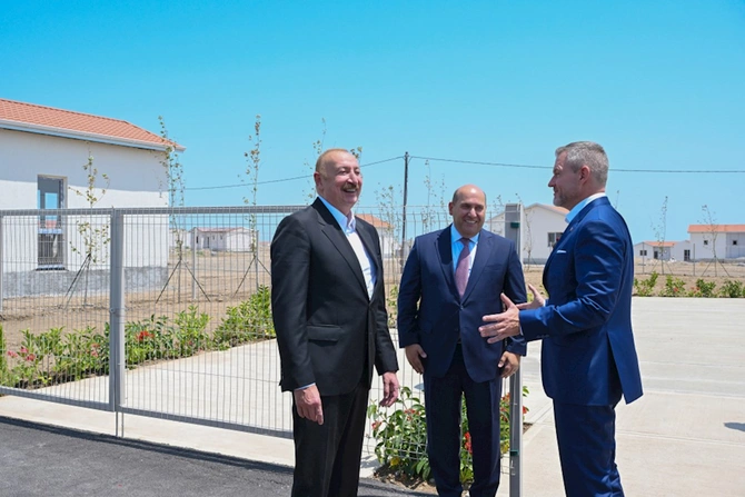 Azərbaycan və Slovakiya prezidentləri Ağdamın Baş Qərvənd kəndində görülən işlərlə tanış olublar — FOTOLAR Azərbaycan və Slovakiya prezidentləri Ağdamın Baş Qərvənd kəndində görülən işlərlə tanış olublar — FOTOLAR