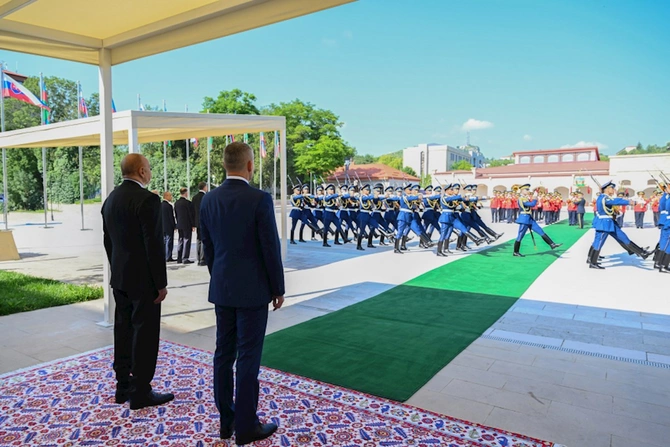 İlham Əliyev həmkarını Şuşada qarşıladı — FOTOLAR
