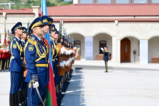 İlham Əliyev həmkarını Şuşada qarşıladı — FOTOLAR