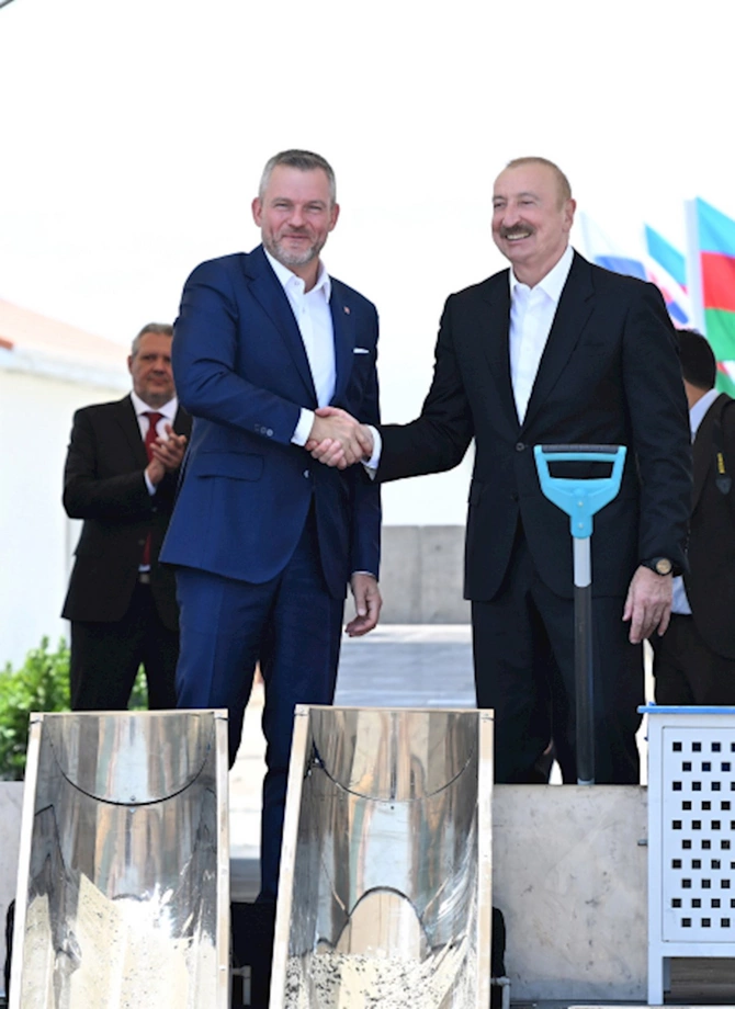 Azərbaycan və Slovakiya prezidentləri Ağdamın Baş Qərvənd kəndində görülən işlərlə tanış olublar — FOTOLAR Azərbaycan və Slovakiya prezidentləri Ağdamın Baş Qərvənd kəndində görülən işlərlə tanış olublar — FOTOLAR