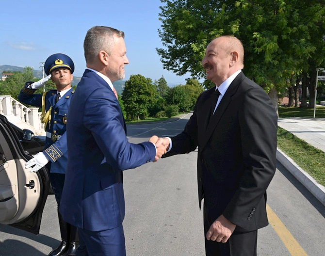 İlham Əliyev həmkarını Şuşada qarşıladı — FOTOLAR