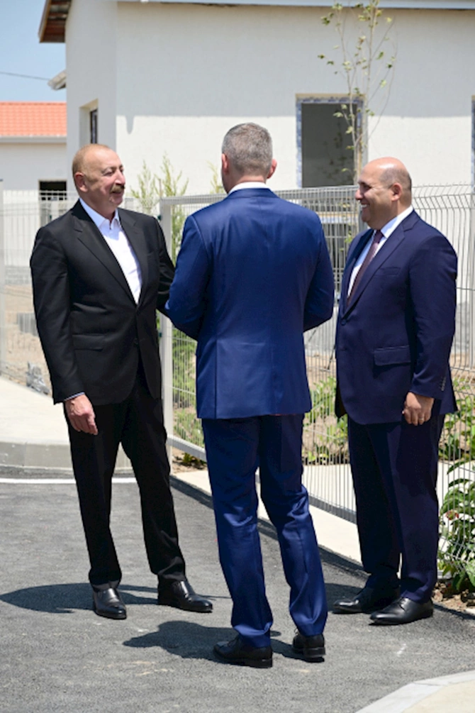 Azərbaycan və Slovakiya prezidentləri Ağdamın Baş Qərvənd kəndində görülən işlərlə tanış olublar — FOTOLAR Azərbaycan və Slovakiya prezidentləri Ağdamın Baş Qərvənd kəndində görülən işlərlə tanış olublar — FOTOLAR