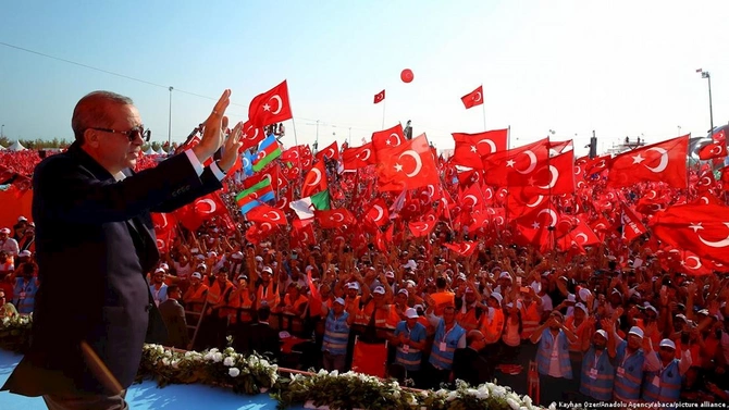 Türkiyəni dəyişən gecə — 10 il keçdi (VİDEO/FOTOLAR)