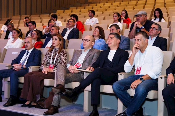 4-cü Şuşa Qlobal Media Forumu çərçivəsində “Radio sənayesinin inkişafı üçün uğurlu həllər: AI və yeni formatlar” mövzusunda paralel tədbir keçirilib — FOTOLAR