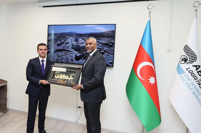 Ümumdünya Gömrük Təşkilatının baş katibi Abşeron Logistika Mərkəzini ziyarət edib — FOTOLAR Ümumdünya Gömrük Təşkilatının baş katibi Abşeron Logistika Mərkəzini ziyarət edib — FOTOLAR