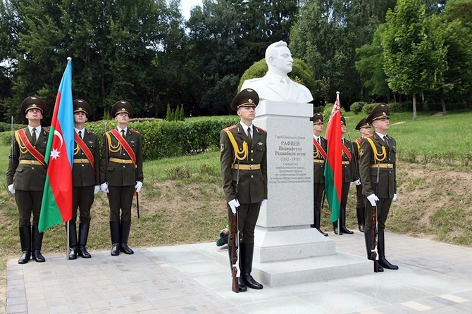 Kərim Vəliyev Belarusda hərbi obyektləri ziyarət etdi — FOTOLAR Kərim Vəliyev Belarusda hərbi obyektləri ziyarət etdi — FOTOLAR