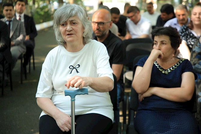 İcra başçısının sakinlərlə görüşündən maraqlı görüntülər — FOTOLAR İcra başçısının sakinlərlə görüşündən maraqlı görüntülər — FOTOLAR