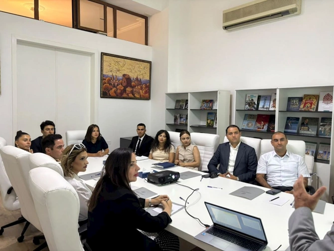 Mədəniyyət Nazirliyində dövlət protokolu üzrə peşəkar təlim təşkil edilib — FOTOLAR