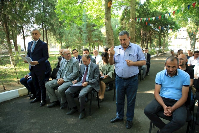 İcra başçısının sakinlərlə görüşündən maraqlı görüntülər — FOTOLAR İcra başçısının sakinlərlə görüşündən maraqlı görüntülər — FOTOLAR