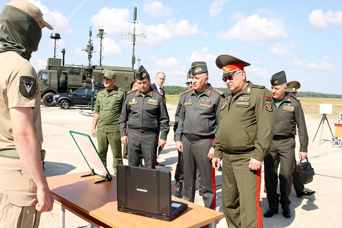 Kərim Vəliyev Belarusda hərbi obyektləri ziyarət etdi — FOTOLAR