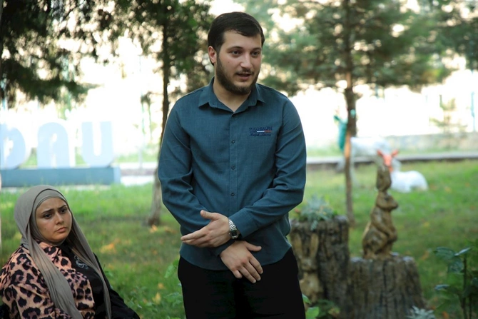 İcra başçısının sakinlərlə görüşündən maraqlı görüntülər — FOTOLAR İcra başçısının sakinlərlə görüşündən maraqlı görüntülər — FOTOLAR