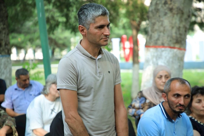 İcra başçısının sakinlərlə görüşündən maraqlı görüntülər — FOTOLAR İcra başçısının sakinlərlə görüşündən maraqlı görüntülər — FOTOLAR