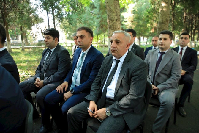 İcra başçısının sakinlərlə görüşündən maraqlı görüntülər — FOTOLAR İcra başçısının sakinlərlə görüşündən maraqlı görüntülər — FOTOLAR
